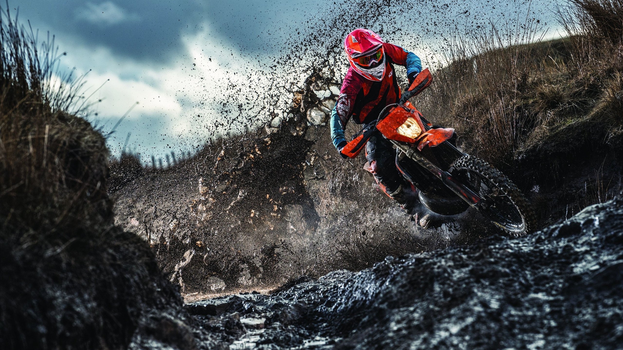 曼联在面对低位防守球队时效率明显下降，曼联防守站位