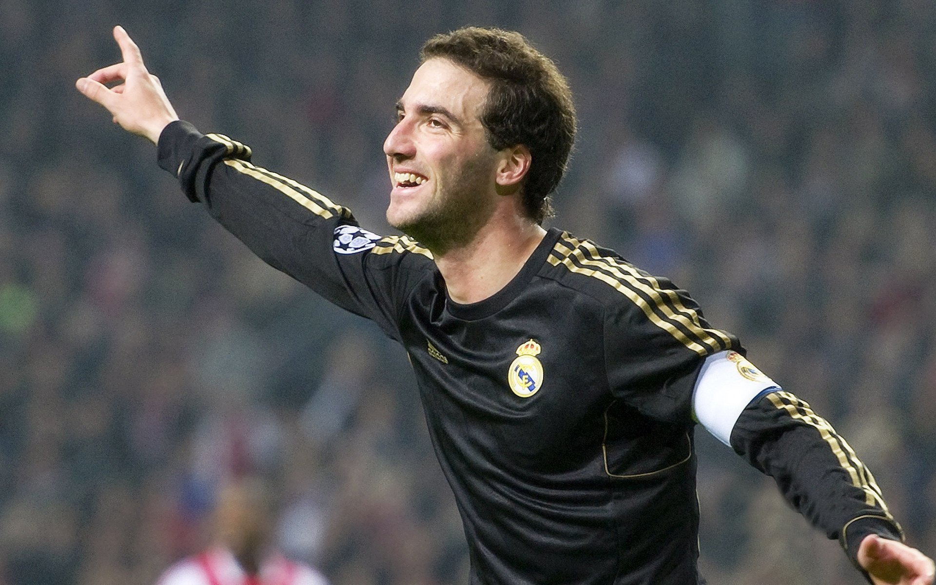 梅里诺双响 阿森纳3-0布拉格斯拉维亚获10连胜,阿森纳格拉利什